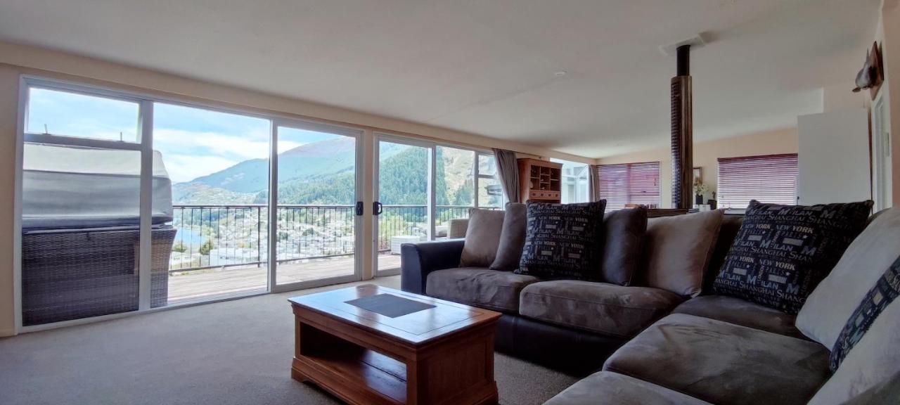 Spacious Home With Awesome Lake Views Квинстаун Экстерьер фото