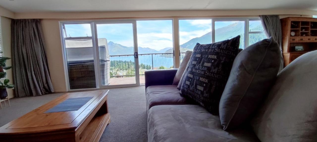 Spacious Home With Awesome Lake Views Квинстаун Экстерьер фото