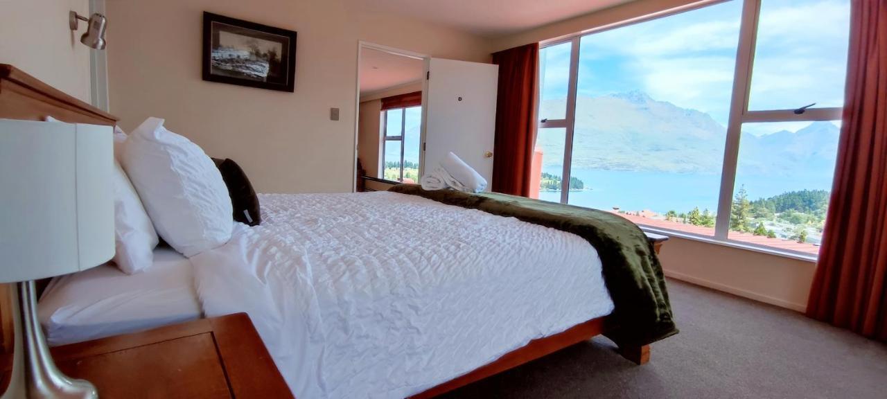 Spacious Home With Awesome Lake Views Квинстаун Экстерьер фото