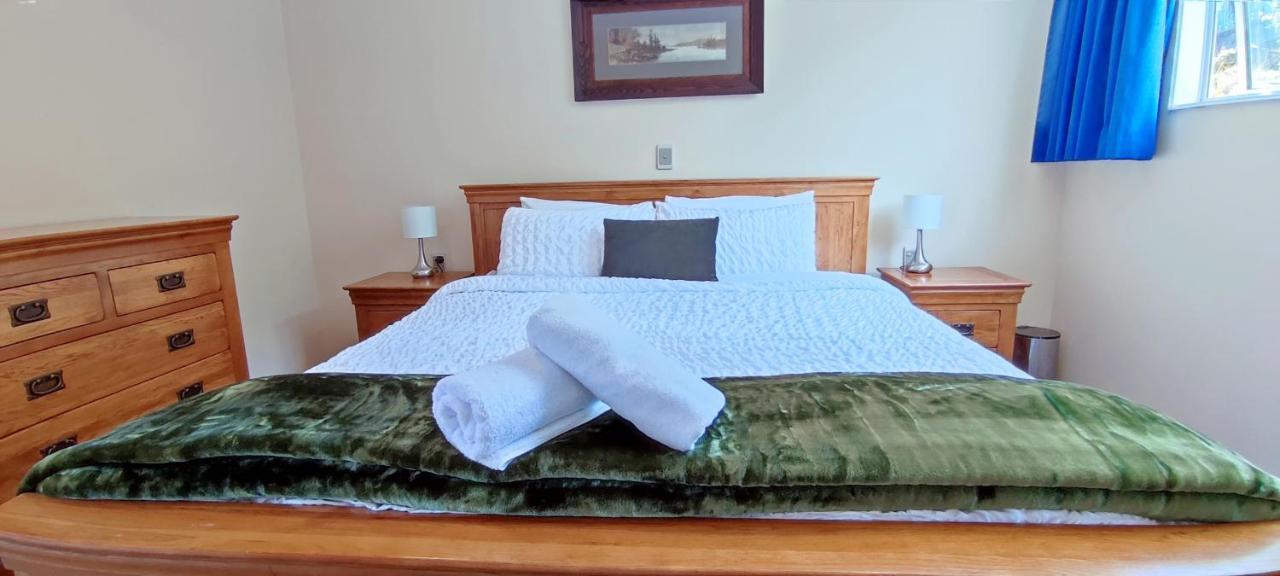 Spacious Home With Awesome Lake Views Квинстаун Экстерьер фото